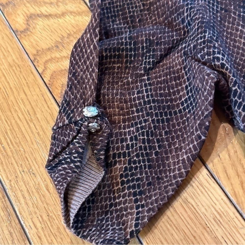 White House Black Market Short Sleeve Brown Black Snakeskin Print Top Sz Small - Picture 2 of 7